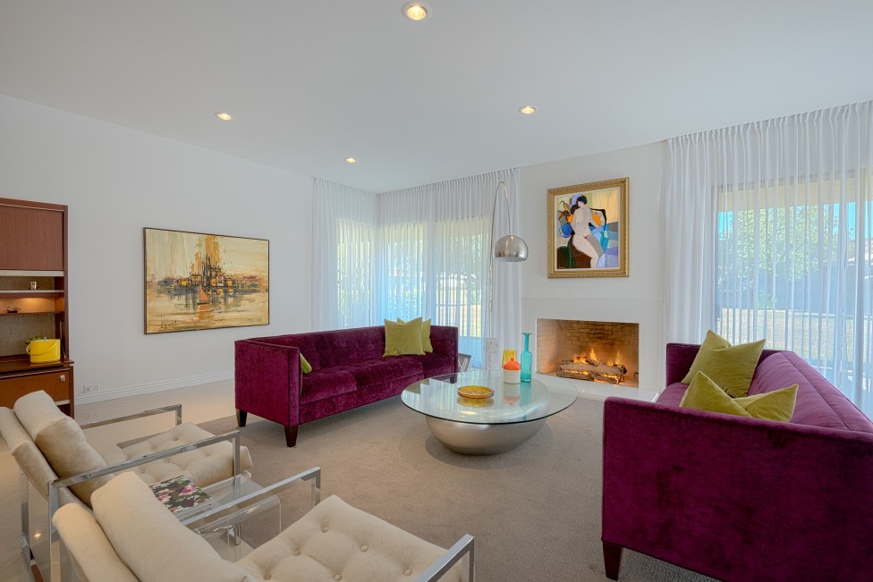 2-LIVING ROOM:FIREPLACE